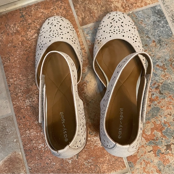 💋Gorgeous & Comfy Easy Spirit Perforated Velcro Ankle Strap Mary Jane Shoes! - Picture 4 of 13